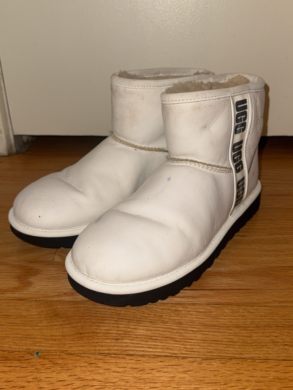 UGG Classic Mini Side Logo Boots Ultra Matte White Women’s Size 8